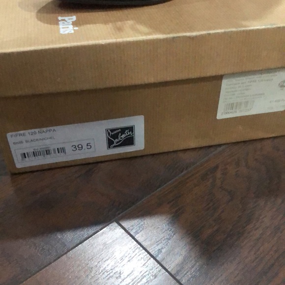 Christian Louboutin - Picture 5 of 5